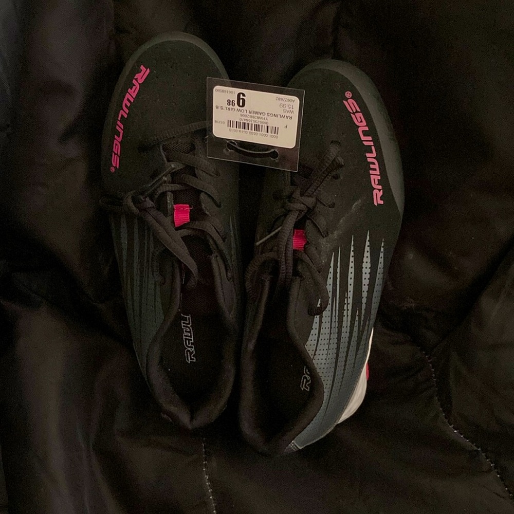 Rawlings NWT Misses Low Softball Cleats; blk, pink, wht; size 4.5 (big kid)